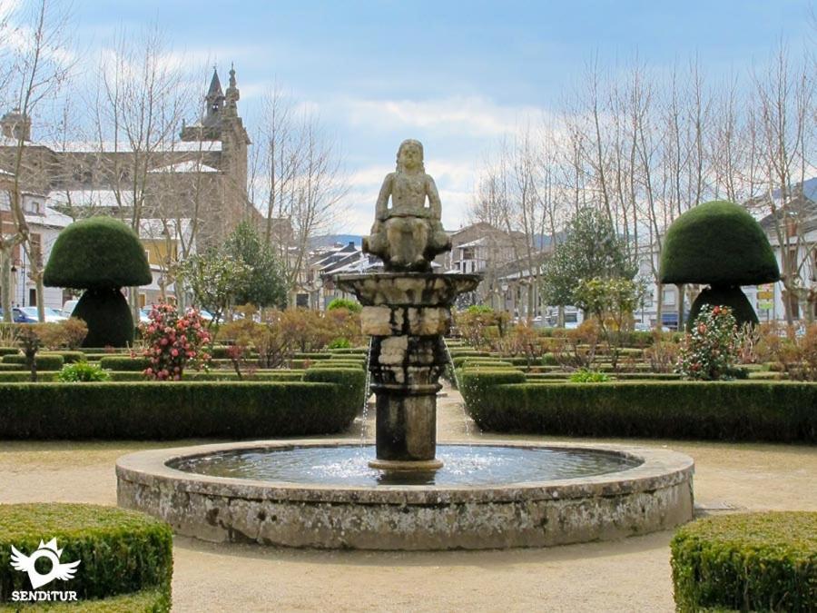 Hotel Hostal Cruce Villafranca Del Bierzo Exterior foto